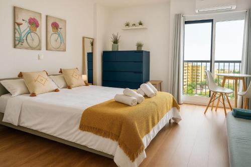 Ένα ή περισσότερα κρεβάτια σε δωμάτιο στο LUXURY SUITES MINERVA, Terraza Privada con Vistas Espectaculares - Comodidad y Estilo cerca de Todo"