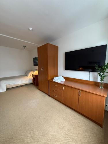 Μια τηλεόραση ή/και κέντρο ψυχαγωγίας στο Hotel Vest Mar