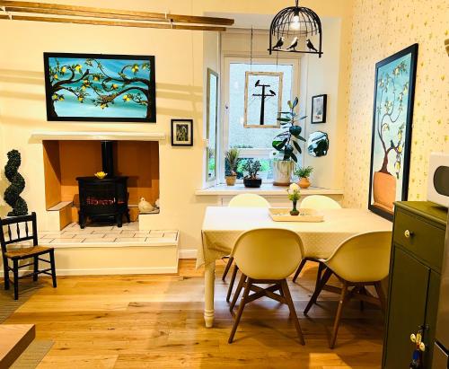 TV a/nebo společenská místnost v ubytování Carvetii - Abbey View, 1st Floor Flat, City Centre