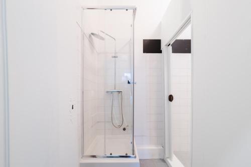 City Center Iconic 6BR Luxury Stay wAC