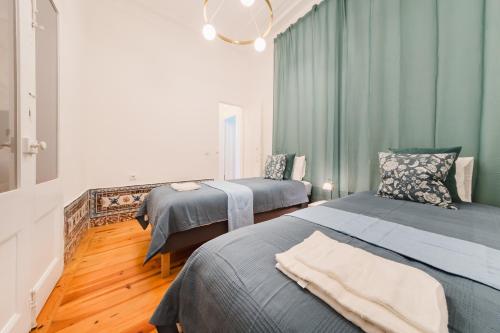 City Center Iconic 6BR Luxury Stay wAC