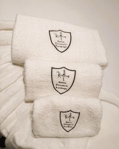 a group of towels sitting on a bed at Antica Foresteria Karolingia in Ponte di Legno