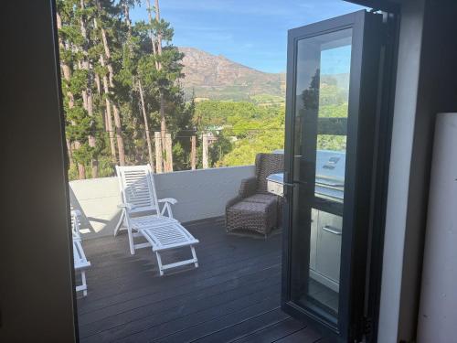Gallery image of Constantia escape with mountain views in Sweet Valley