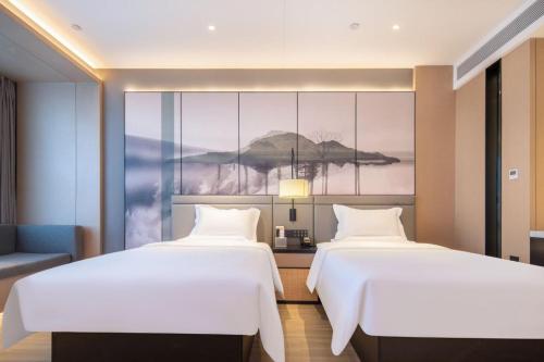 Postel nebo postele na pokoji v ubytování Jin Yi Youxuan Hotel Jungar Banner Government Branch