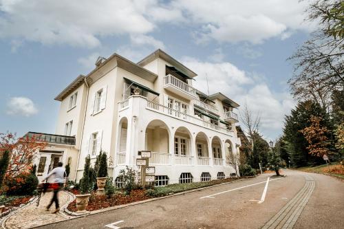 Το κτήριο όπου στεγάζεται  το ξενοδοχείο διαμερισμάτων