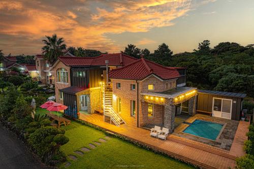 Bazén v ubytování Jeju 8 beonji nebo v jeho okolí