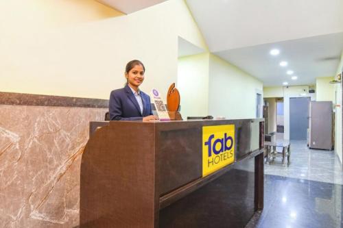 a woman standing at a reception desk at FabHotel Olive Inn I - 260m from Saltlake Sector V Metro Station in Kolkata