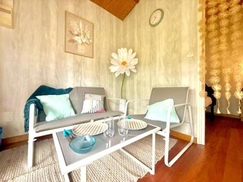 Istumisnurk majutusasutuses Ti Nid Salazie, Bungalow créole et vue montagne