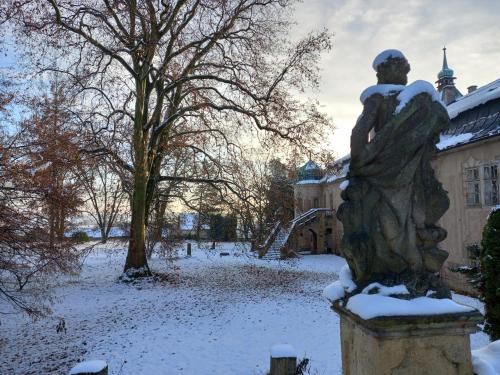 Zámecký areál Holovousy