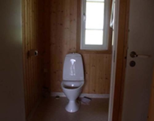 Phòng tắm tại Familjestuga i natur- och fiskevårdsområdet Stora Hammarsjön