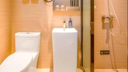 Ένα μπάνιο στο Hanting Hotel Shenzhen Huaqiang North Science Museum Subway Station