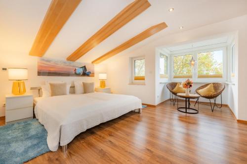 a bedroom with a bed and a table and chairs at Ferienhaus Ingrid in Heringsdorf