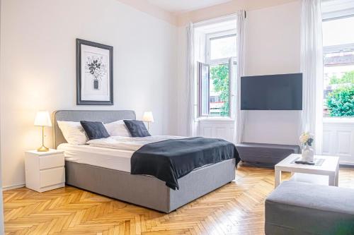 Prime Location Chic Apt, Near AKH Hospital