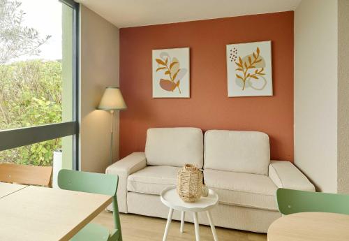 Posezení v ubytování B&B HOTEL Cergy Pierrelaye