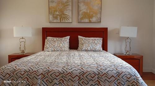 a bedroom with a bed with two lamps on both sides at Villa Lina in Lourinhã