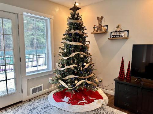 TV a/nebo společenská místnost v ubytování Five-Bedroom House