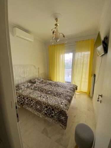 a bedroom with a bed and a window at Lovely place in Perea in Perea