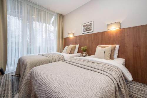 Postel nebo postele na pokoji v ubytování Nėris Inn Terraces