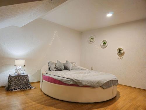 Ένα ή περισσότερα κρεβάτια σε δωμάτιο στο Apartman Ella