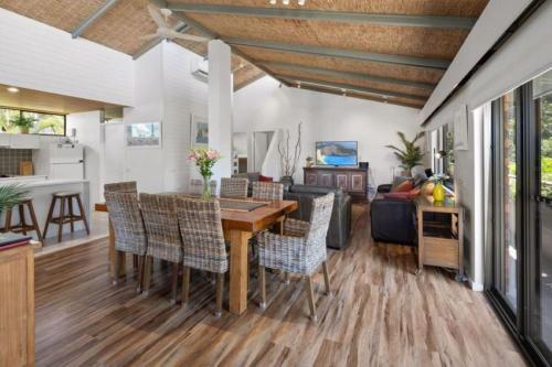 Et opholdsområde på Nautilus Beach Resort by Charlesworth