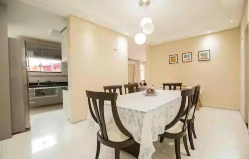 Η κουζίνα ή μικρή κουζίνα στο Casa em São Luís-Ma