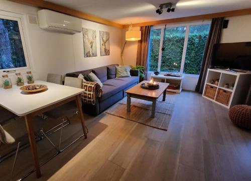 Posezení v ubytování Tiny house in bos bij Veluwezoom rust en comfort