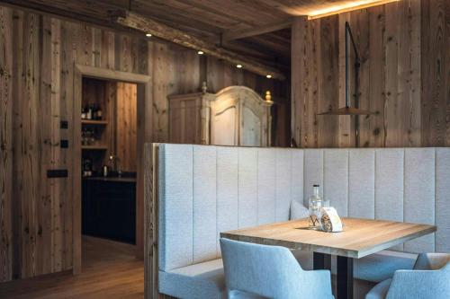 Η κουζίνα ή μικρή κουζίνα στο Chalet With Sauna And Hot Tub With View