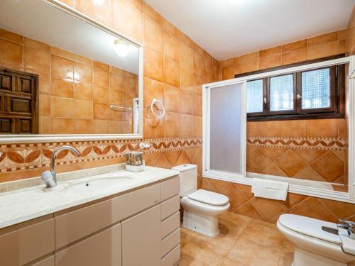 Un baño de Villa Escorial Park 30p