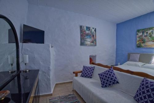 Giường trong phòng chung tại Sofia Mountain Getaway, Crete