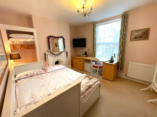 Televiisor ja/või meelelahutuskeskus majutusasutuses Victorian Rooms by Beach