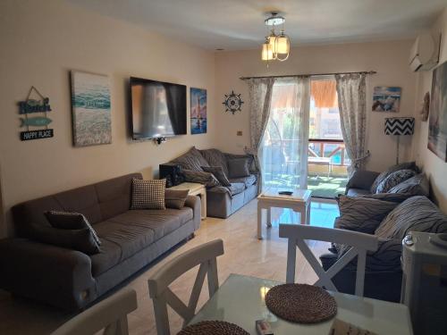 Un lugar para sentarse en Luxury Chalet in Mountain View 2 , El-Sokhna with Sea View , Pool View and Garden View Families Only "Heated Pool"