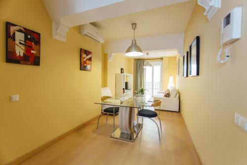 Luminous and spacious apartment b centro