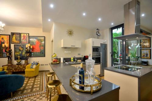Vanguardist with terrace- 2Bd 2Bth- Sierpes