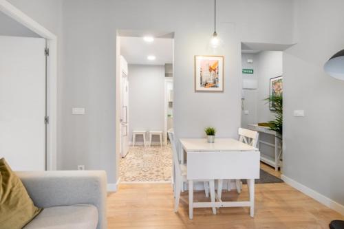Refurbished Bright-2Bedrooms 1bathroom-Lavapies