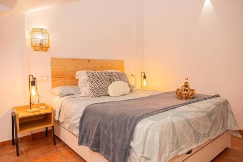 Ένα ή περισσότερα κρεβάτια σε δωμάτιο στο Acogedor Dúplex en Arroyo Frío con chimenea y Parking