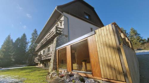 Το κτήριο όπου στεγάζεται  ο ξενώνας