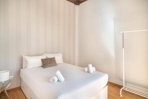 Beautiful and bright- 1Bd 1Bth- Center