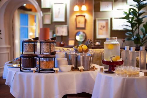 Jídlo v hotelu nebo okolí