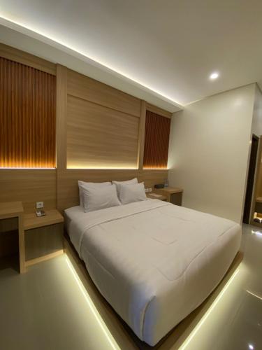 Ένα ή περισσότερα κρεβάτια σε δωμάτιο στο The Bali Hotel