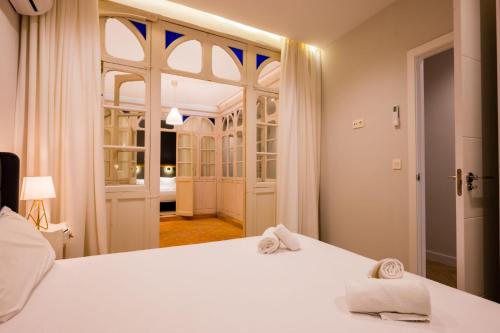 Elegant apartment - 2 Bd 1 Bth - Center Sevilla