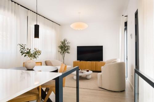 Stylish Duplex-3Beds 2Baths-Puerta Carmona Centro