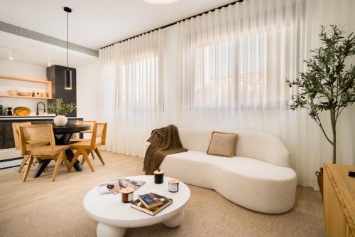 Stylish Duplex-3Beds 2Baths-Puerta Carmona Centro