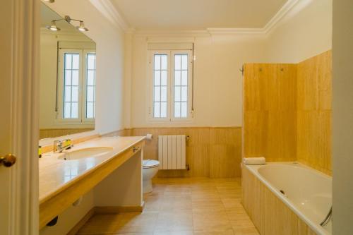 Spacious Bright-2Bedroom 2Bathroom-Triana