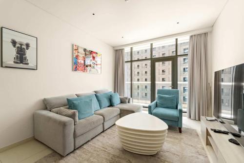 Khu vực ghế ngồi tại Stylish 1BR in Palm Jumeirah with Rooftop Pool