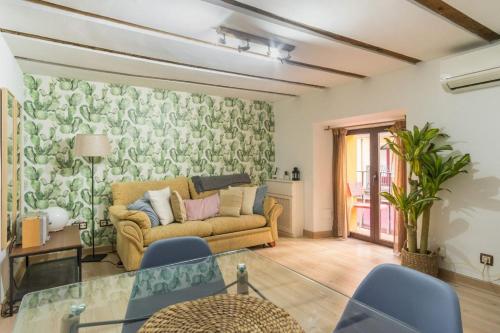 Bright and Cozy - 2 Bedrooms 1.5 Baths - La Latina