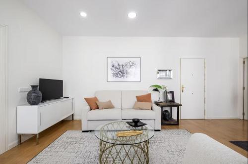 Cozy and bright- 1BED 1BATH- City center