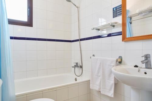 Et badeværelse på Aptos Casa Luis by Invisa