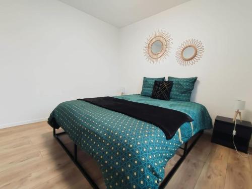 Ένα ή περισσότερα κρεβάτια σε δωμάτιο στο La Parenthèse Corbehemoise, Stationnement, Wifi