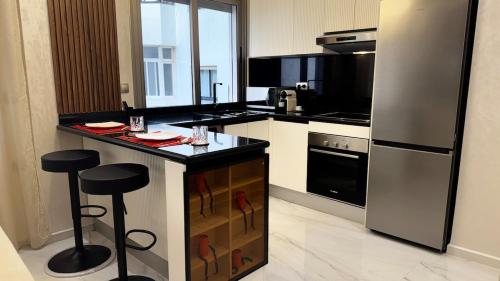 Kuchyň nebo kuchyňský kout v ubytování Luxury Hermes Apartement Marina View-Mall-Parking