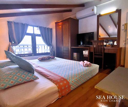 Una cama o camas en una habitación de Sea House Koh Chang